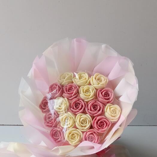 Букет из 19 шоколадных роз