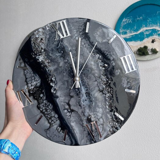 Мастер-класс «Часы из смолы»