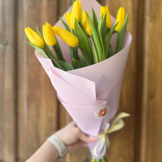 Букет из 9 желтых тюльпанов