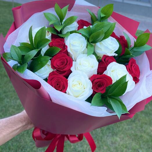 Розы с зеленью