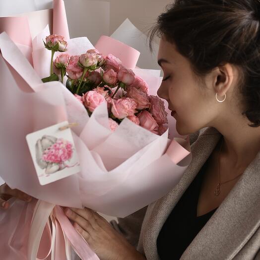 Ramo de rosas de arbusto de peonía