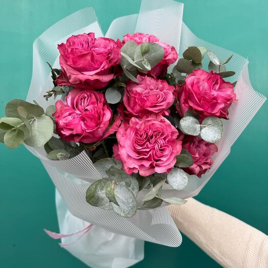 Bouquet of peony-shaped roses