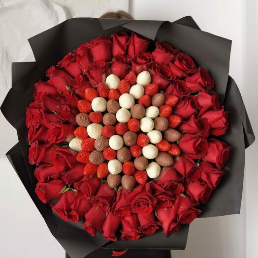 Букет из клубники в шоколаде с розами "Вкус любви"