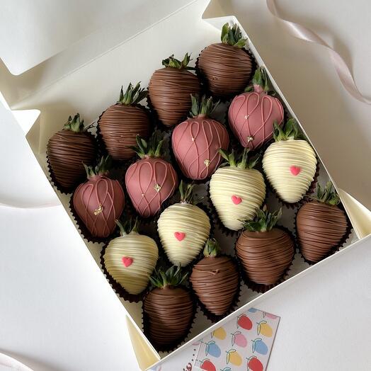 Strawberries in premium chocolate 16 pcs., полуниця в шоколаді