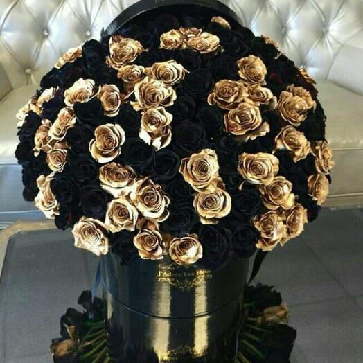 75 черных и золотых роз