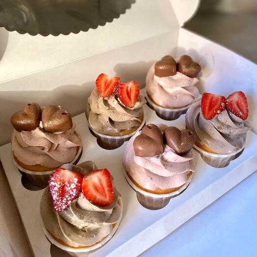 Assorted cupcakes, 6 pieces as a gift for a friend, girlfriend or sister