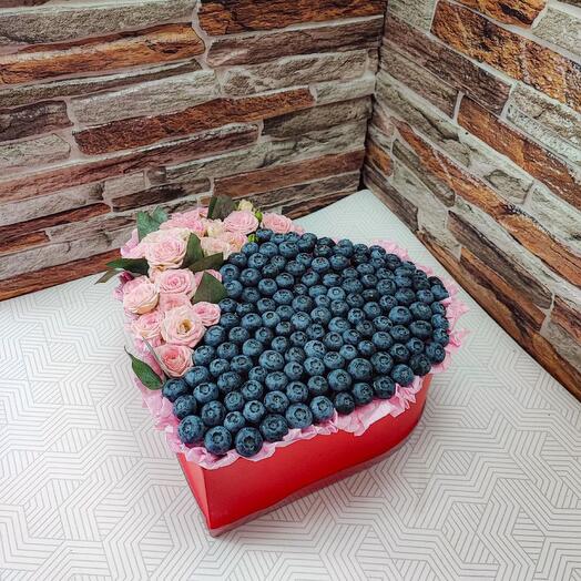 Bouquet of blueberries with flowers