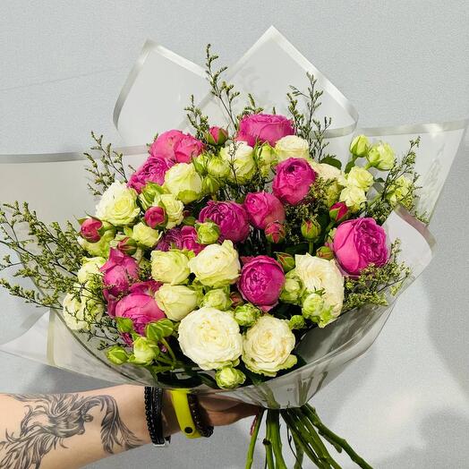 Stylish Bouquet of white and pink bush roses