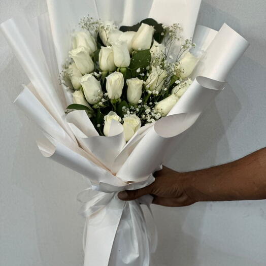 21 White Rose Bouquet