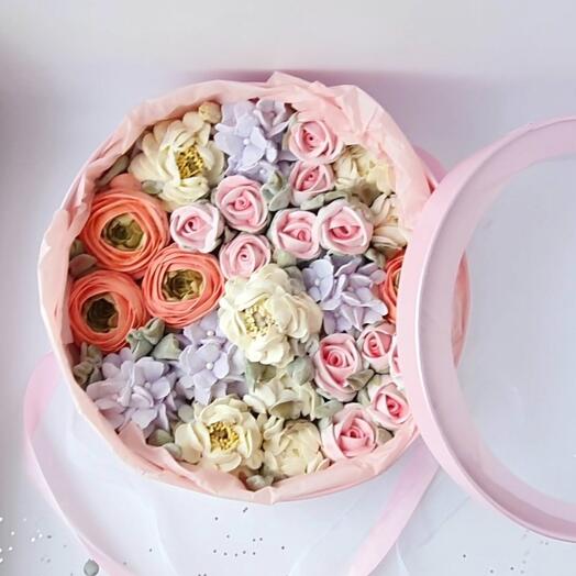 Marshmallow flowers are a tasteful gift