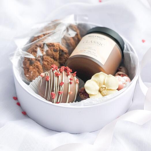 Подарочный бокс со сладостями - корпоративные подарки коллегам,любимой девушке-набор в шляпной коробке ассорти