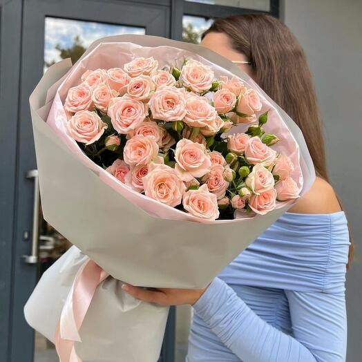 Bouquet of bush roses "In the rays of light"