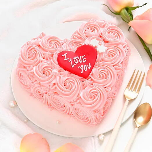 Love-Struck Heart Cream Cake