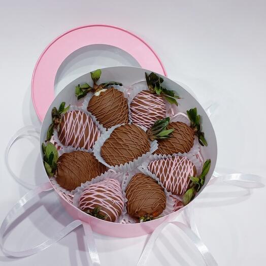 Клубника в шоколаде ( Люблю молочный)