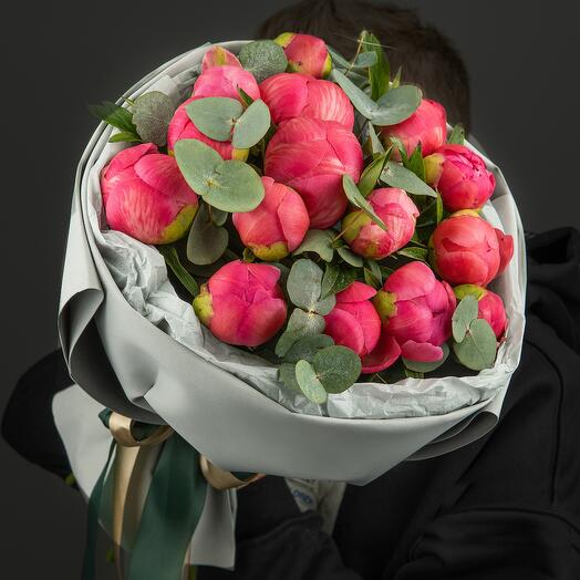 Букет из 15 пионов "Coral Queen"