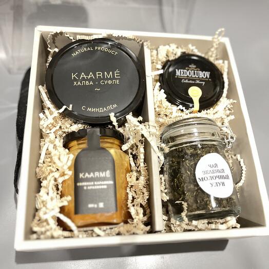 Подарок с чаем, медом, халвой и соленой карамелью