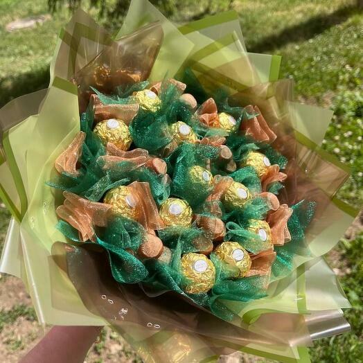 Сладкий букет "Крепкий орешек" из конфет ферреро роше