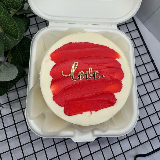 Бенто торт с золотой надписью «love»