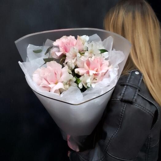 Букет "ДЛЯ ТЕБЯ" розовые розы pink mondial и альстромерия