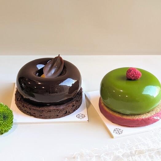 Chocolate and pistachio two mini cake set
