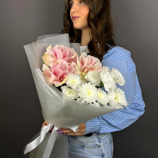 Bouquet of pink roses and bush chrysanthemums