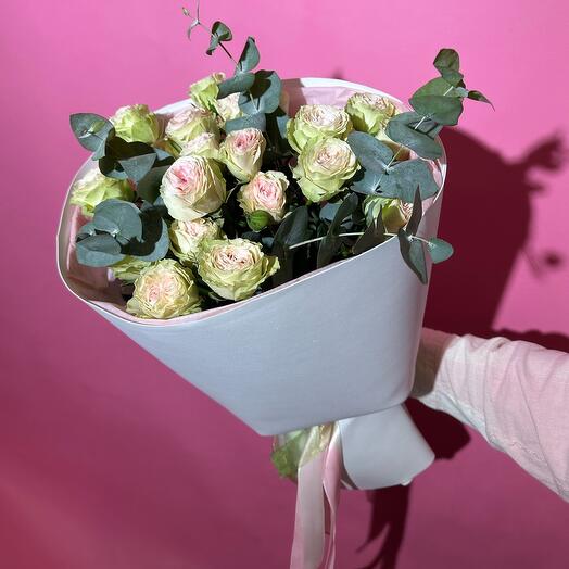 Ramo de 9 rosas delicadas