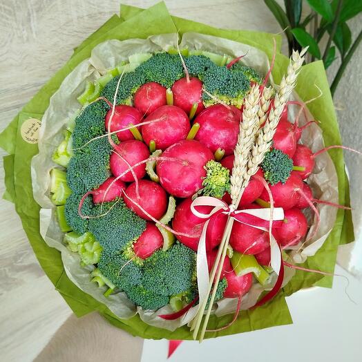 Яркий летний букет из овощей с редиской и брокколи (L)