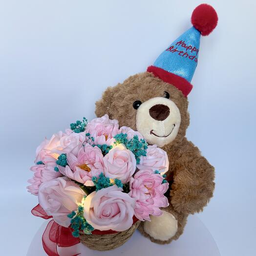 🌸 Композиция из роз мыльных с мишкой и гирляндой "Birthday Glow"