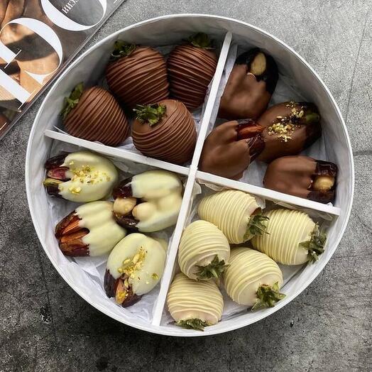 Коробка с клубникой и финиками в шоколаде М