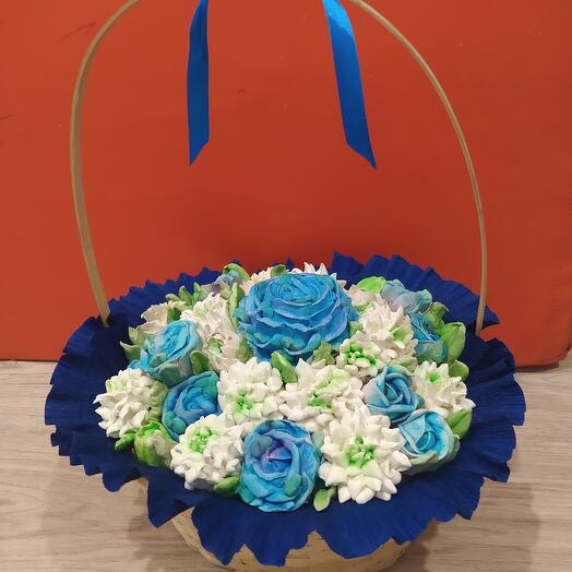 Зефирный букет для мужчины в корзинке