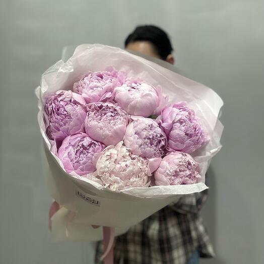 Букет из крупных , ароматных пионов 🫶