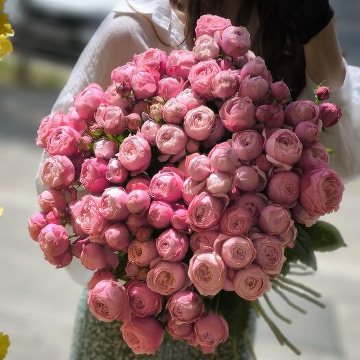 Букет из кустовых пионовидных роз сорта Silva Pink