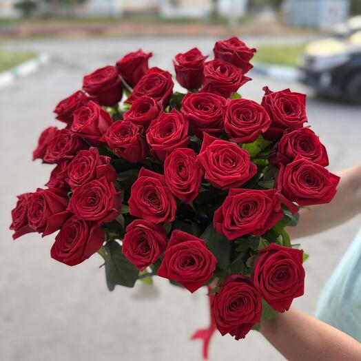Красные розы 33 штуки
