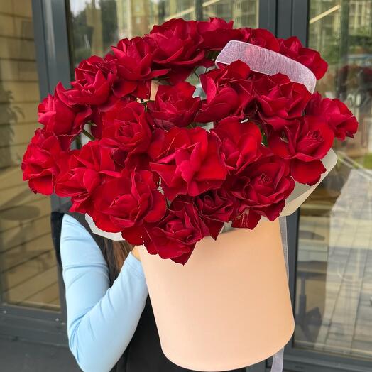 Цветы в коробке из красных роз 21 шт