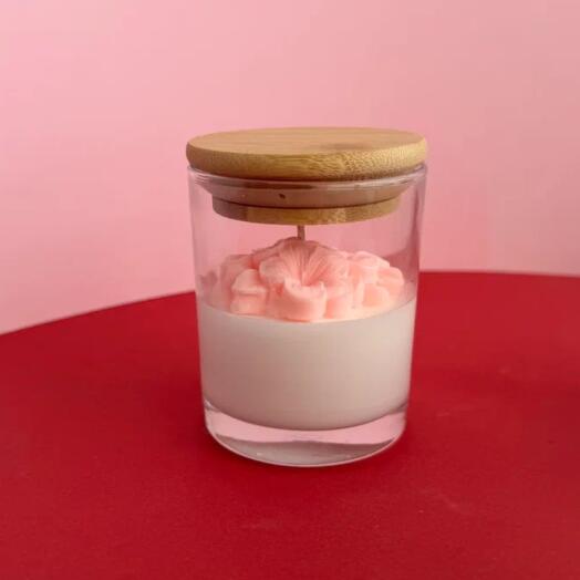 Аромасвеча в стакане с ароматом цветов белого персика