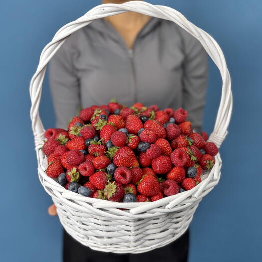 Мега корзина клубника голубика и малина