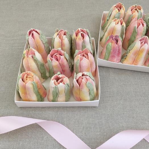 Коробочка с 9-ю клубничными тюльпанами 🥰