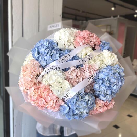 Воздушный букет из гортензий