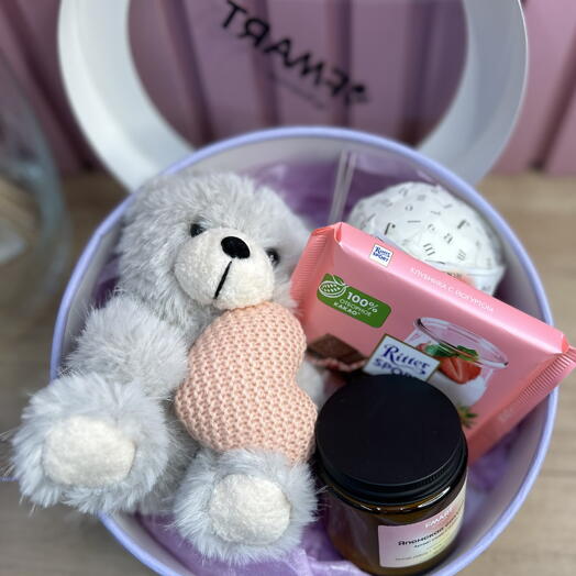 Подарочный набор с игрушкой, шоколадом и бомбочкой