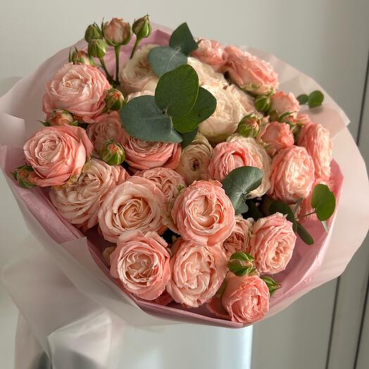 Букет кустовых пионовидных роз *🌺