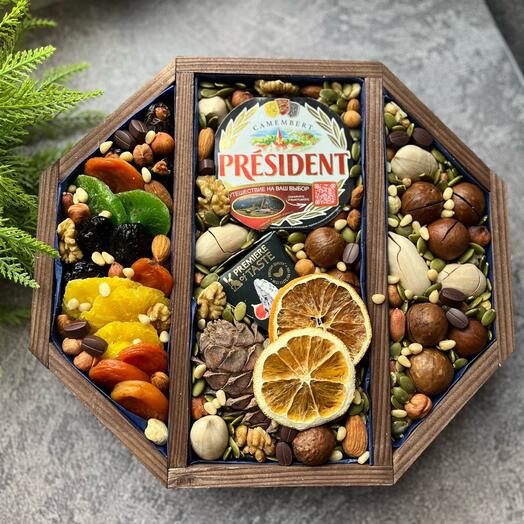 Бокс с сыром и орехами