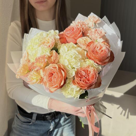 Букет «Капучино» из  пионовидных и кустовых роз, и гортензий 🧡