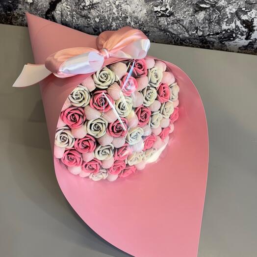 Bouquet of 31 roses with marmalade