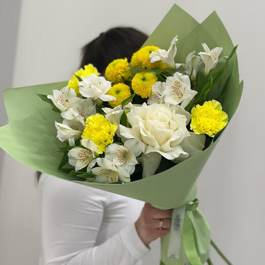 Букет с Сантини и розой