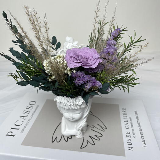 Простоит 1 год! Композиция из стабилизированных цветов в нежном кашпо