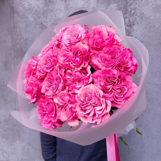 Пионовидные розы Кантри Блюз букет из 15 розовых роз