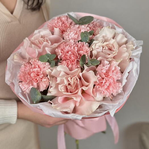 💗 Нежный поцелуй — букет из розовых роз и гвоздик