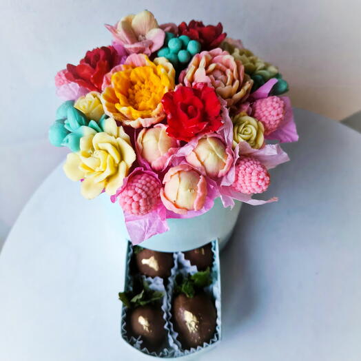 Шоколадные цветы в коробке, с клубникой в шоколаде️‍🔥