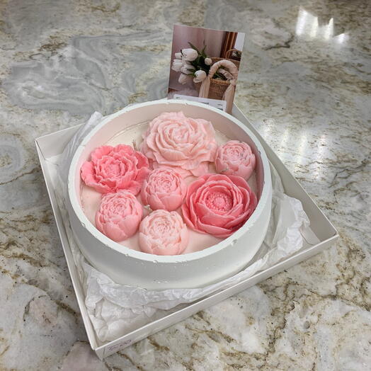 Свеча в бетонном кашпо «Flower Bowl» с ароматом Rose and peony