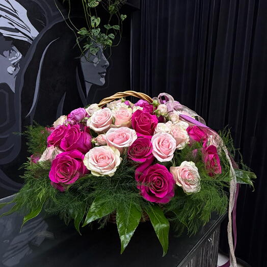 Корзина с розами 51шт